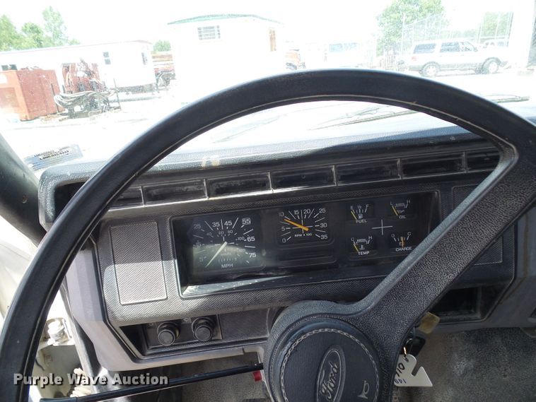 image for item DI0519 1997 Ford F700 dump flatbed truck