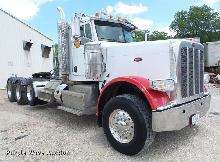 image for item DI0520 2011 Peterbilt 388 semi truck