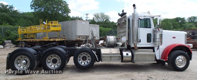 image for item DI0520 2011 Peterbilt 388 semi truck