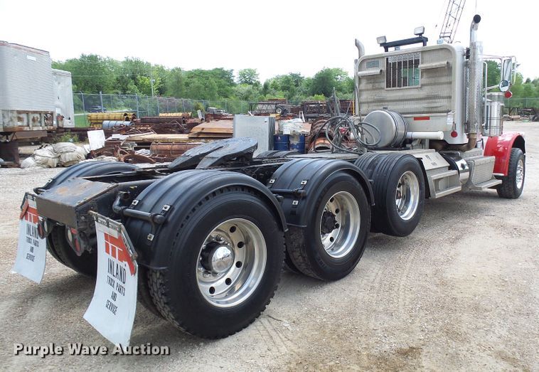 image for item DI0520 2011 Peterbilt 388 semi truck