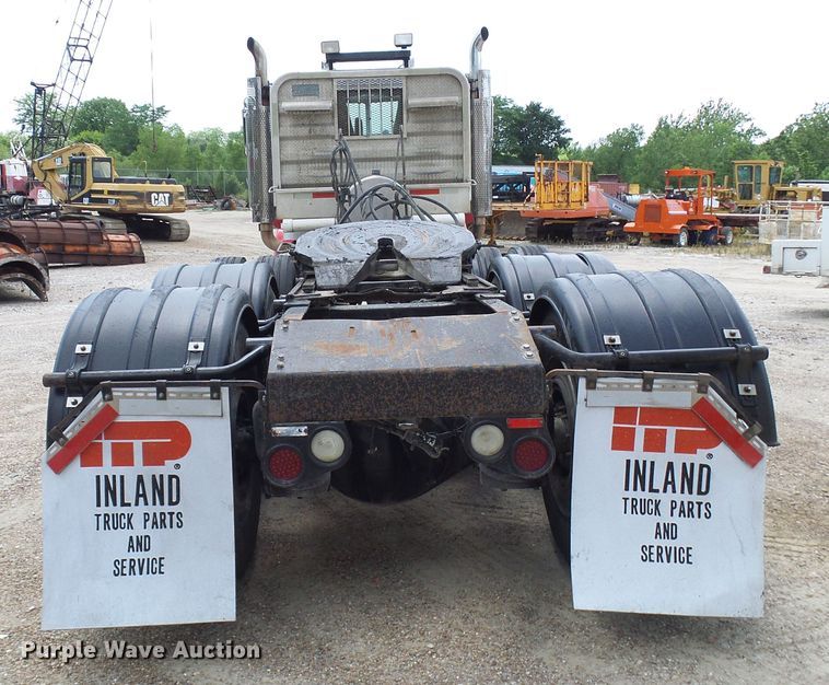 image for item DI0520 2011 Peterbilt 388 semi truck