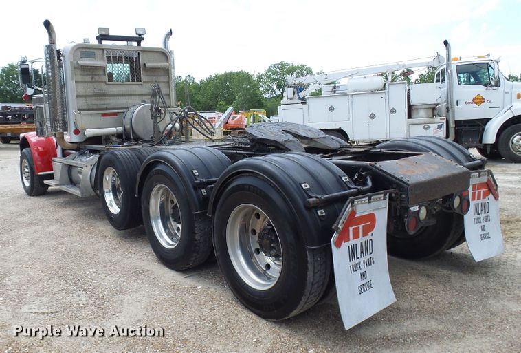 image for item DI0520 2011 Peterbilt 388 semi truck