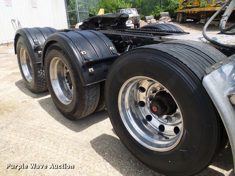 image for item DI0520 2011 Peterbilt 388 semi truck