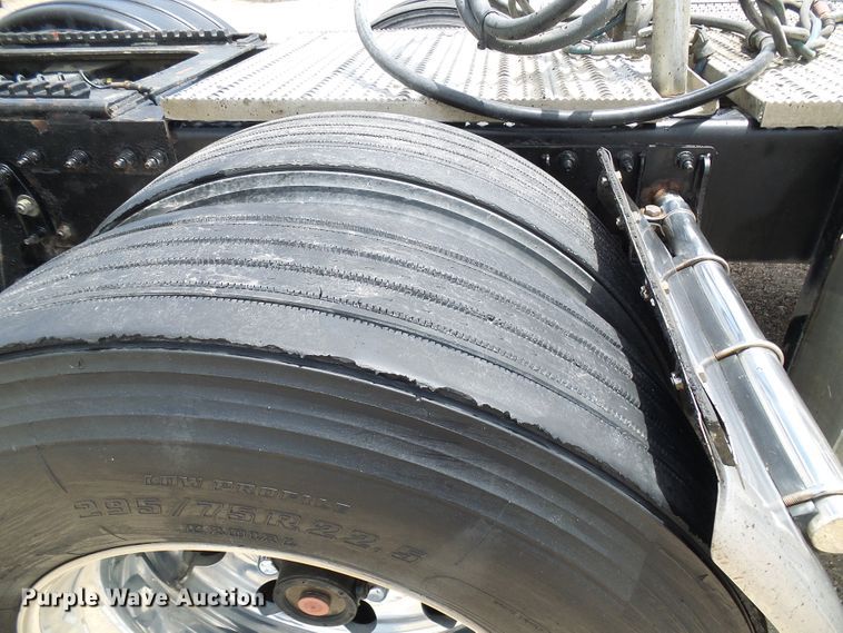 image for item DI0520 2011 Peterbilt 388 semi truck