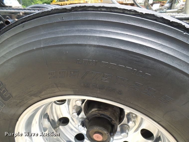 image for item DI0520 2011 Peterbilt 388 semi truck