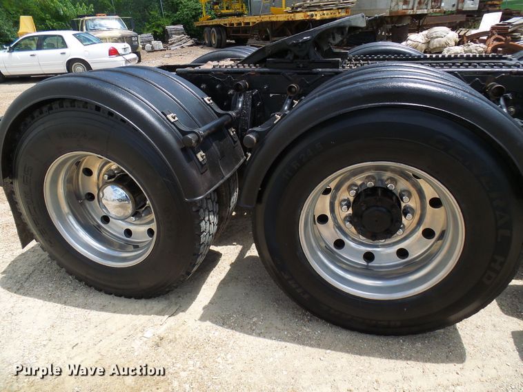 image for item DI0520 2011 Peterbilt 388 semi truck