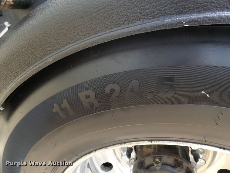 image for item DI0520 2011 Peterbilt 388 semi truck