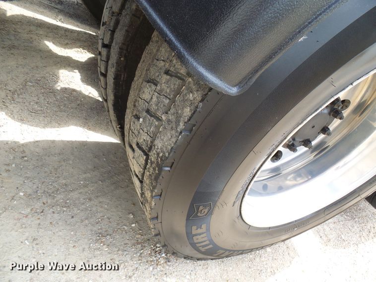 image for item DI0520 2011 Peterbilt 388 semi truck