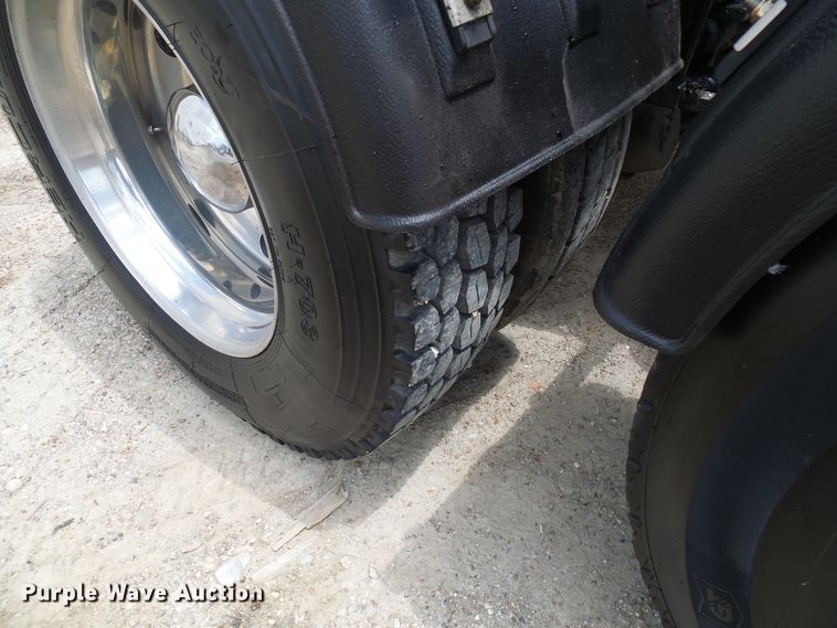 image for item DI0520 2011 Peterbilt 388 semi truck