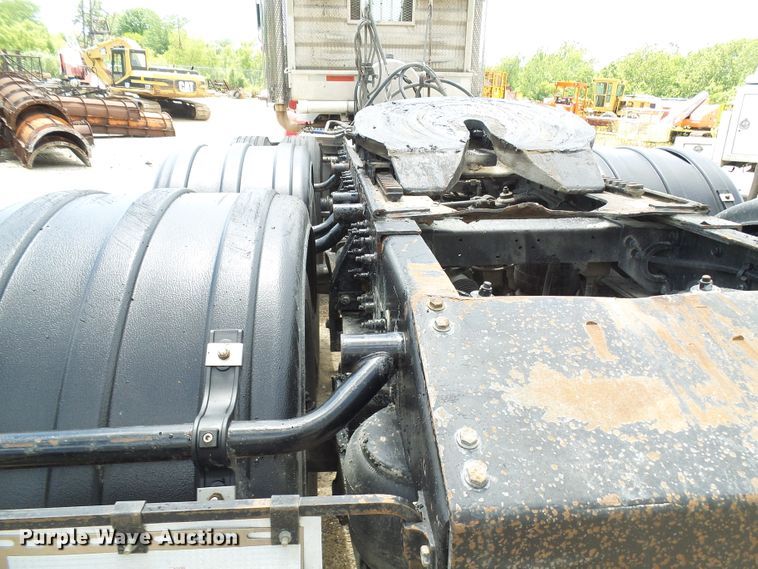 image for item DI0520 2011 Peterbilt 388 semi truck