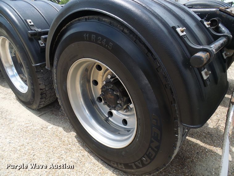 image for item DI0520 2011 Peterbilt 388 semi truck