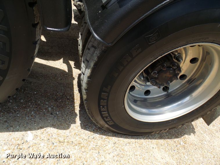 image for item DI0520 2011 Peterbilt 388 semi truck