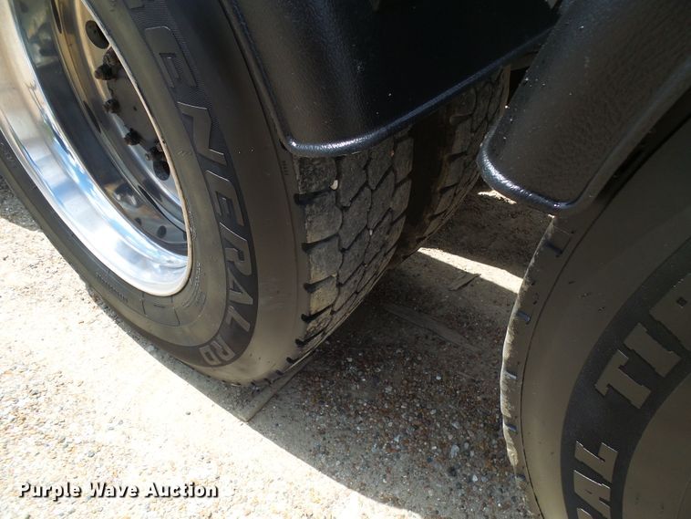 image for item DI0520 2011 Peterbilt 388 semi truck