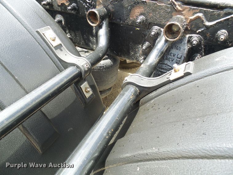 image for item DI0520 2011 Peterbilt 388 semi truck