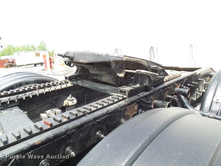 image for item DI0520 2011 Peterbilt 388 semi truck