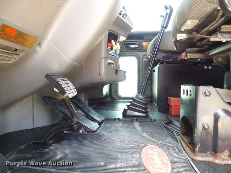 image for item DI0520 2011 Peterbilt 388 semi truck