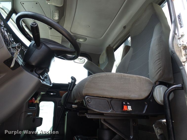 image for item DI0520 2011 Peterbilt 388 semi truck