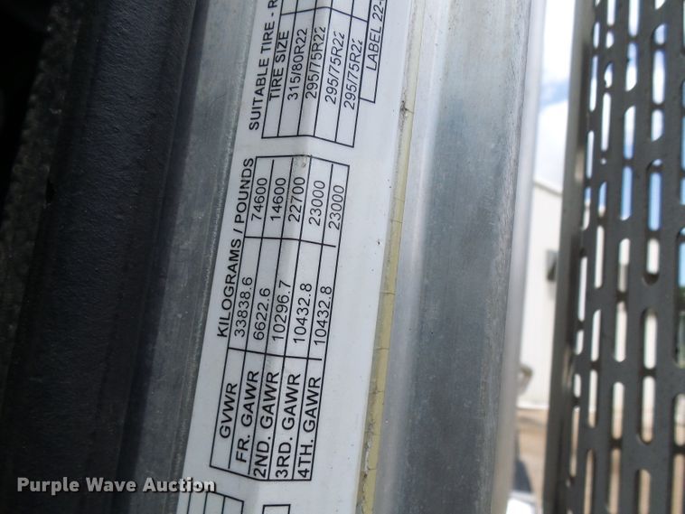 image for item DI0520 2011 Peterbilt 388 semi truck