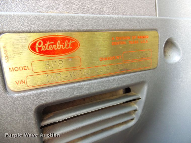 image for item DI0520 2011 Peterbilt 388 semi truck