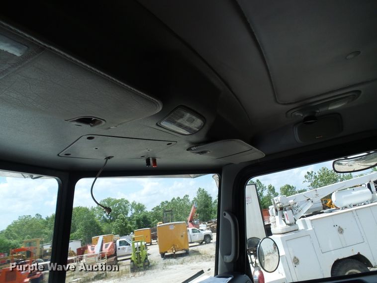 image for item DI0520 2011 Peterbilt 388 semi truck