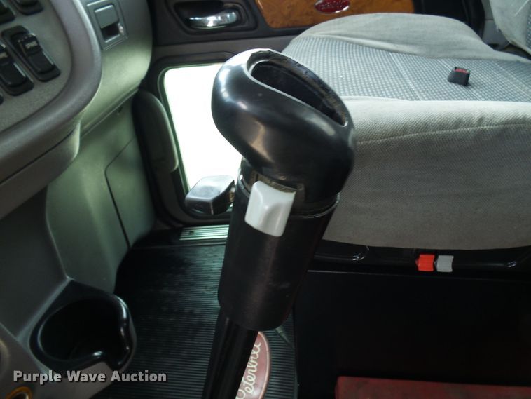 image for item DI0520 2011 Peterbilt 388 semi truck