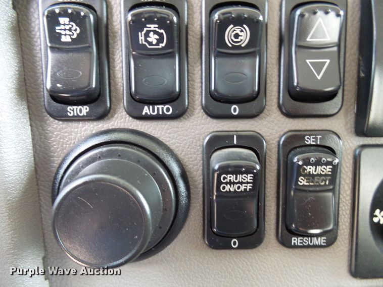 image for item DI0520 2011 Peterbilt 388 semi truck