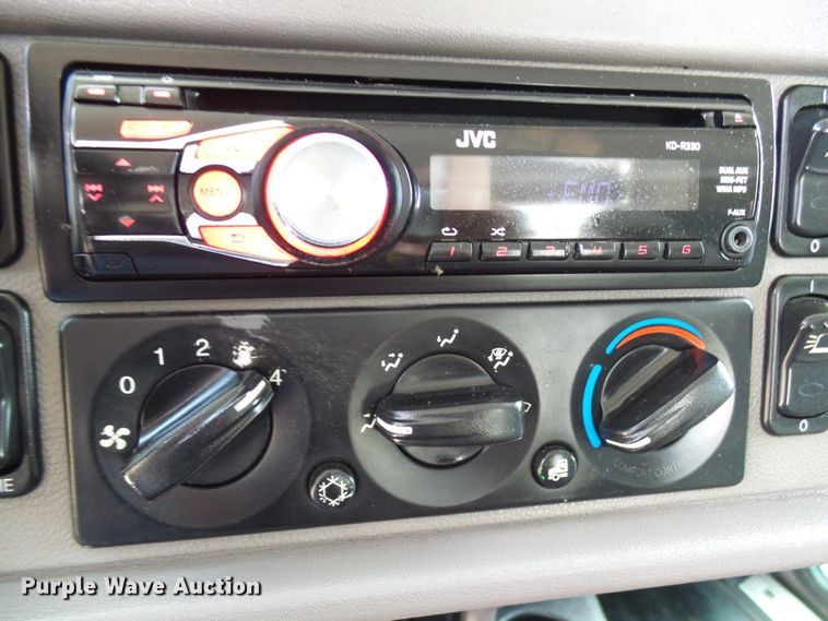 image for item DI0520 2011 Peterbilt 388 semi truck