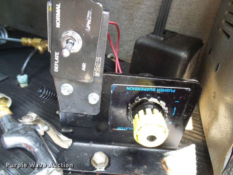 image for item DI0520 2011 Peterbilt 388 semi truck