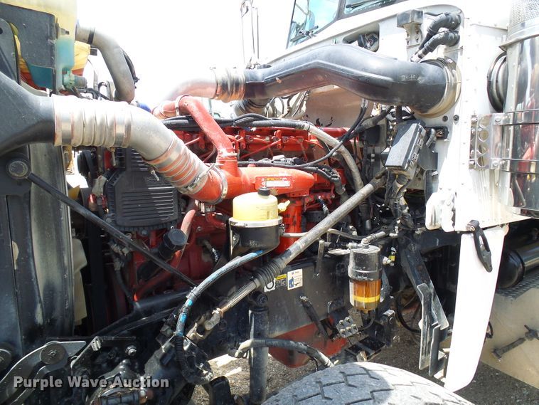 image for item DI0520 2011 Peterbilt 388 semi truck