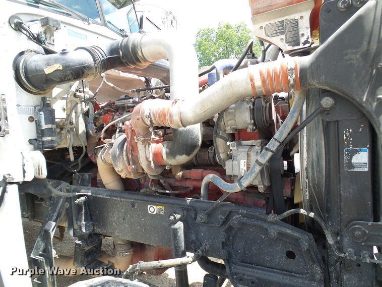 image for item DI0520 2011 Peterbilt 388 semi truck