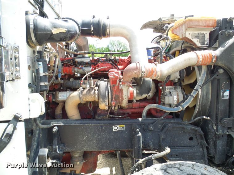 image for item DI0520 2011 Peterbilt 388 semi truck