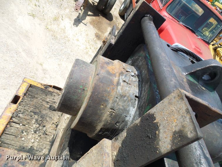 image for item DI0521 ICE 325 diesel hammer