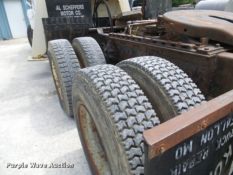 image for item DI0538 1988 Ford LTS9000 crane truck