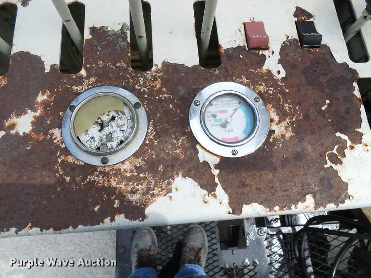 image for item DI0538 1988 Ford LTS9000 crane truck