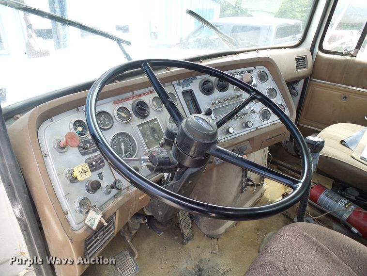 image for item DI0538 1988 Ford LTS9000 crane truck