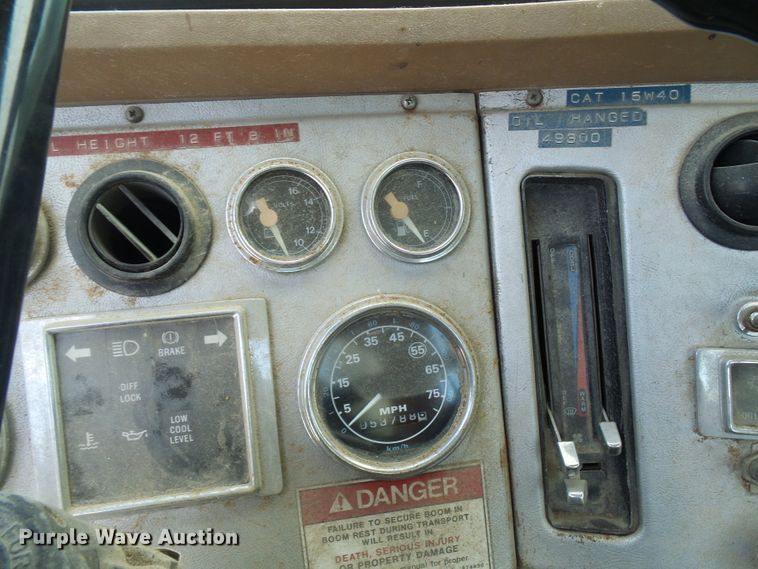 image for item DI0538 1988 Ford LTS9000 crane truck