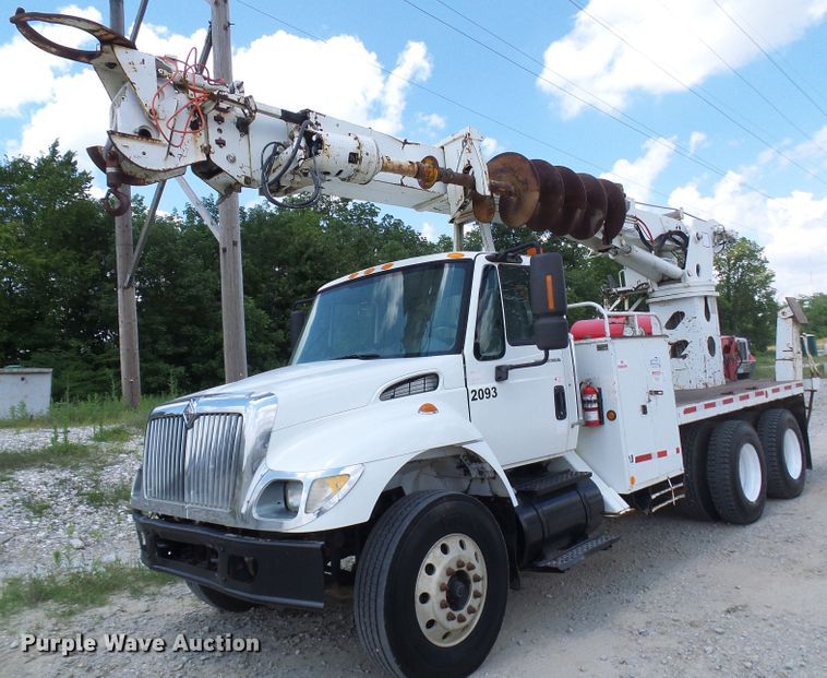image for item DI0543 2005 International 7400 digger derrick truck