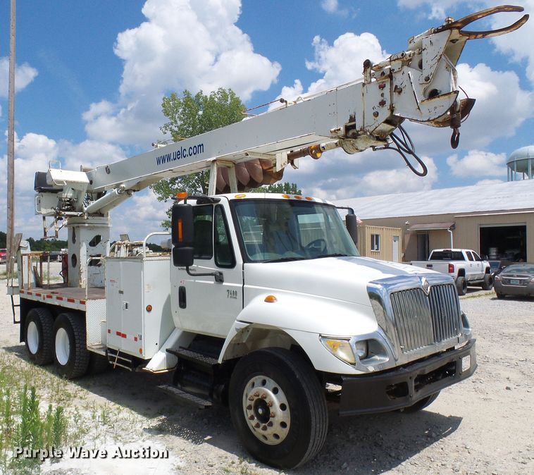 image for item DI0543 2005 International 7400 digger derrick truck