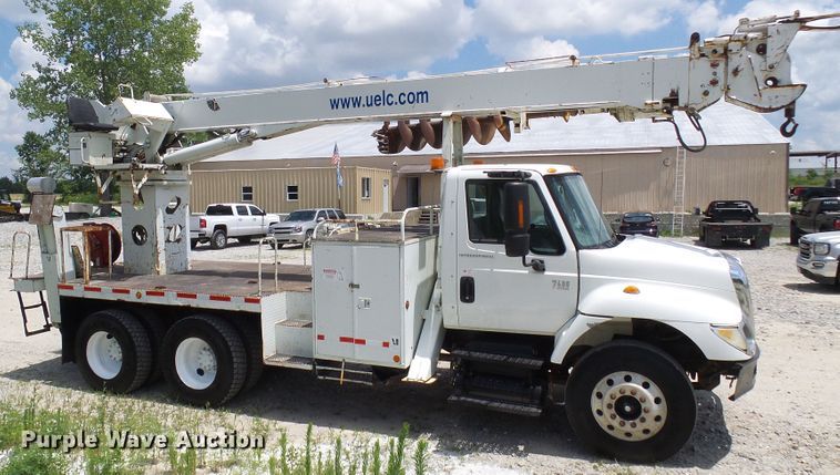 image for item DI0543 2005 International 7400 digger derrick truck