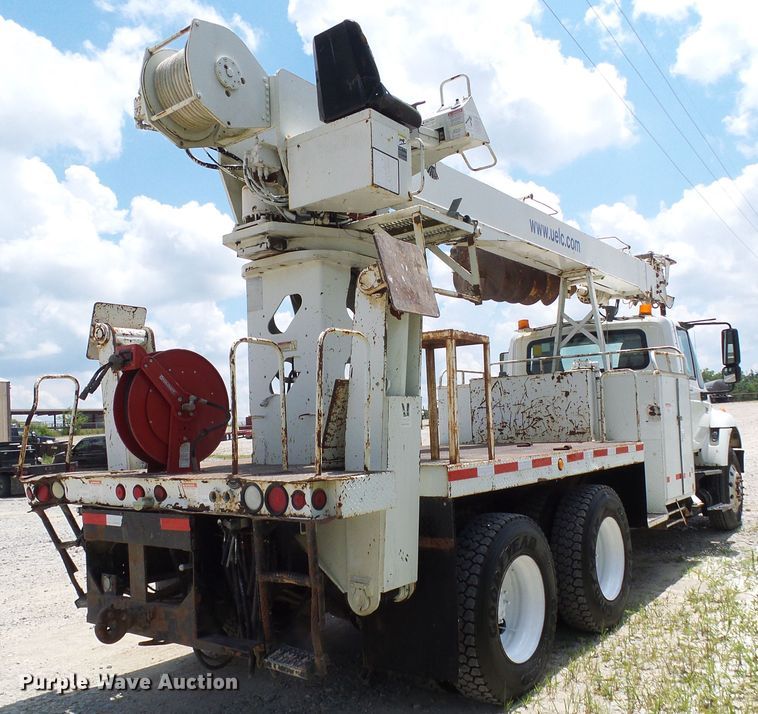 image for item DI0543 2005 International 7400 digger derrick truck