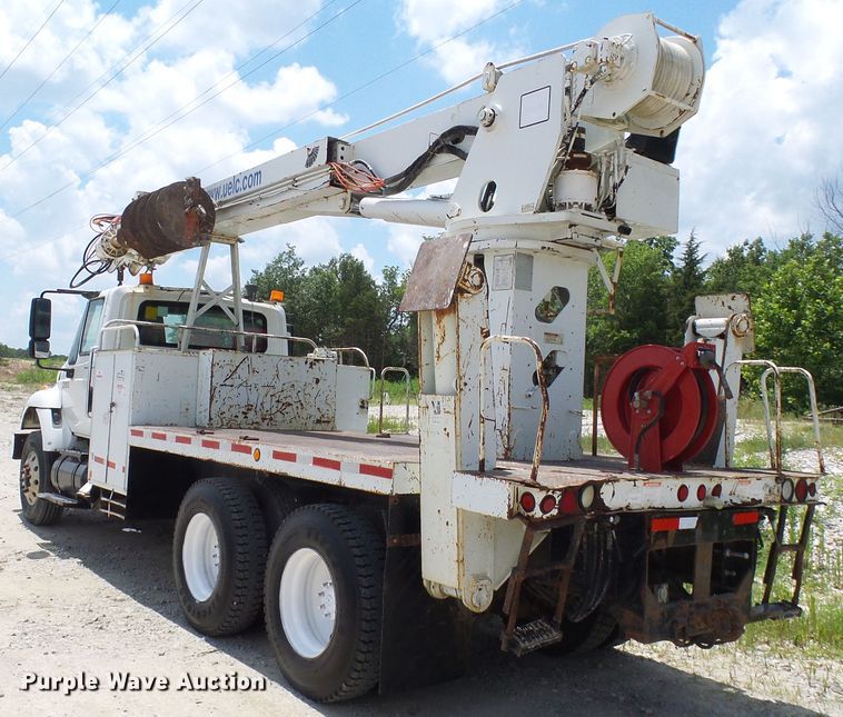 image for item DI0543 2005 International 7400 digger derrick truck