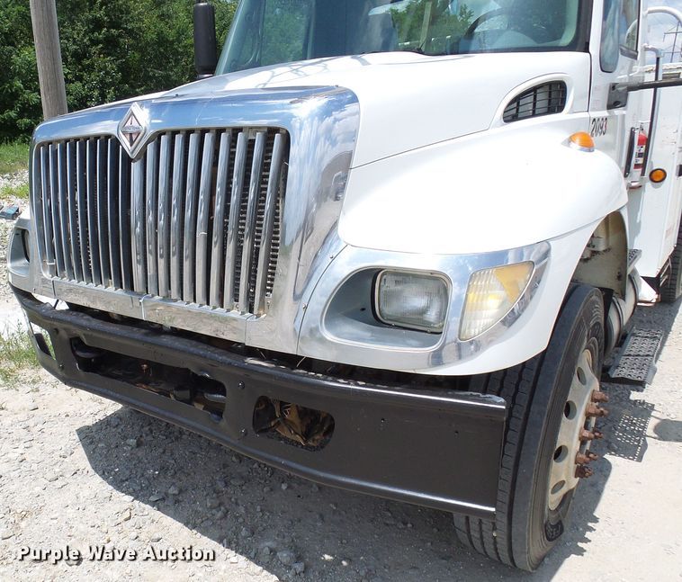 image for item DI0543 2005 International 7400 digger derrick truck