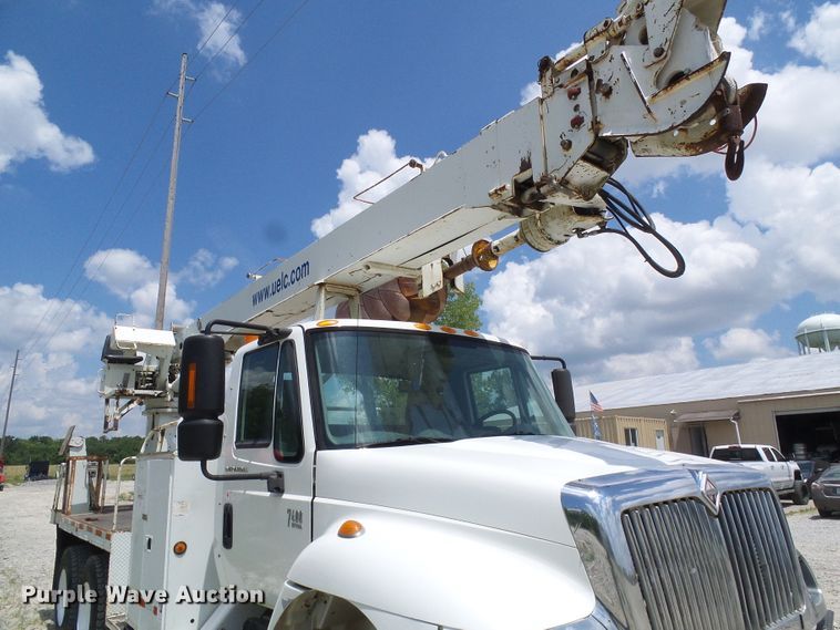 image for item DI0543 2005 International 7400 digger derrick truck