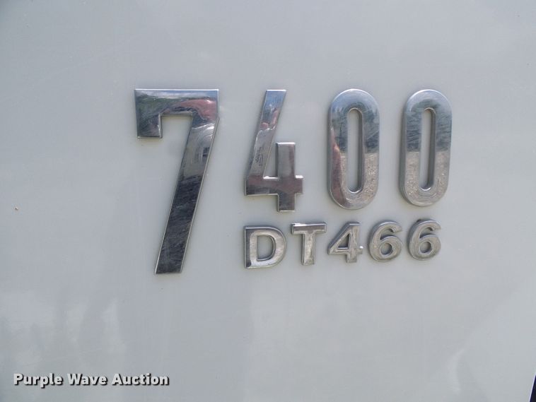 image for item DI0543 2005 International 7400 digger derrick truck