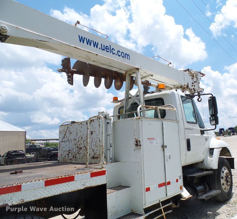 image for item DI0543 2005 International 7400 digger derrick truck