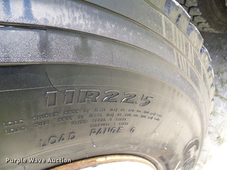 image for item DI0543 2005 International 7400 digger derrick truck