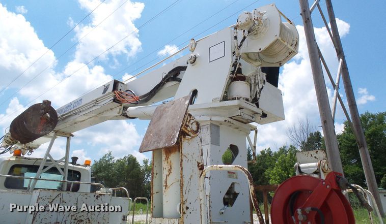 image for item DI0543 2005 International 7400 digger derrick truck