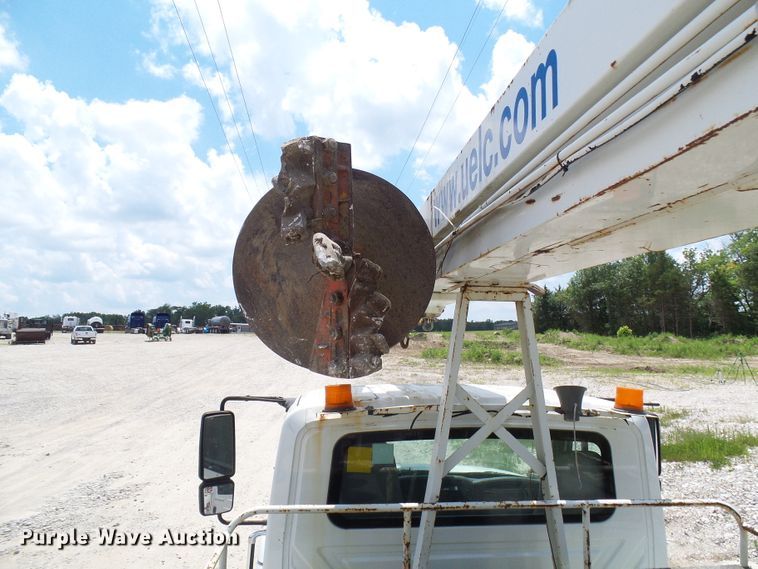 image for item DI0543 2005 International 7400 digger derrick truck