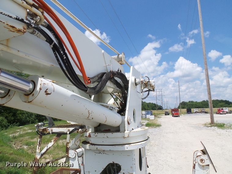 image for item DI0543 2005 International 7400 digger derrick truck