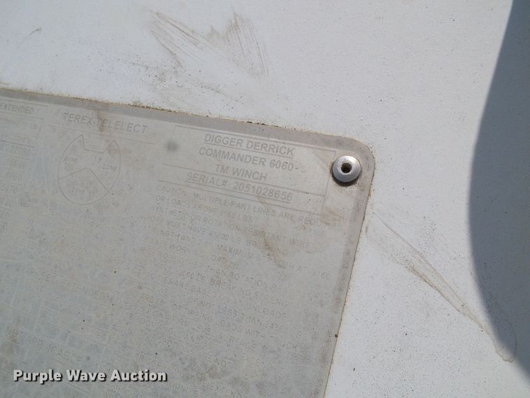 image for item DI0543 2005 International 7400 digger derrick truck